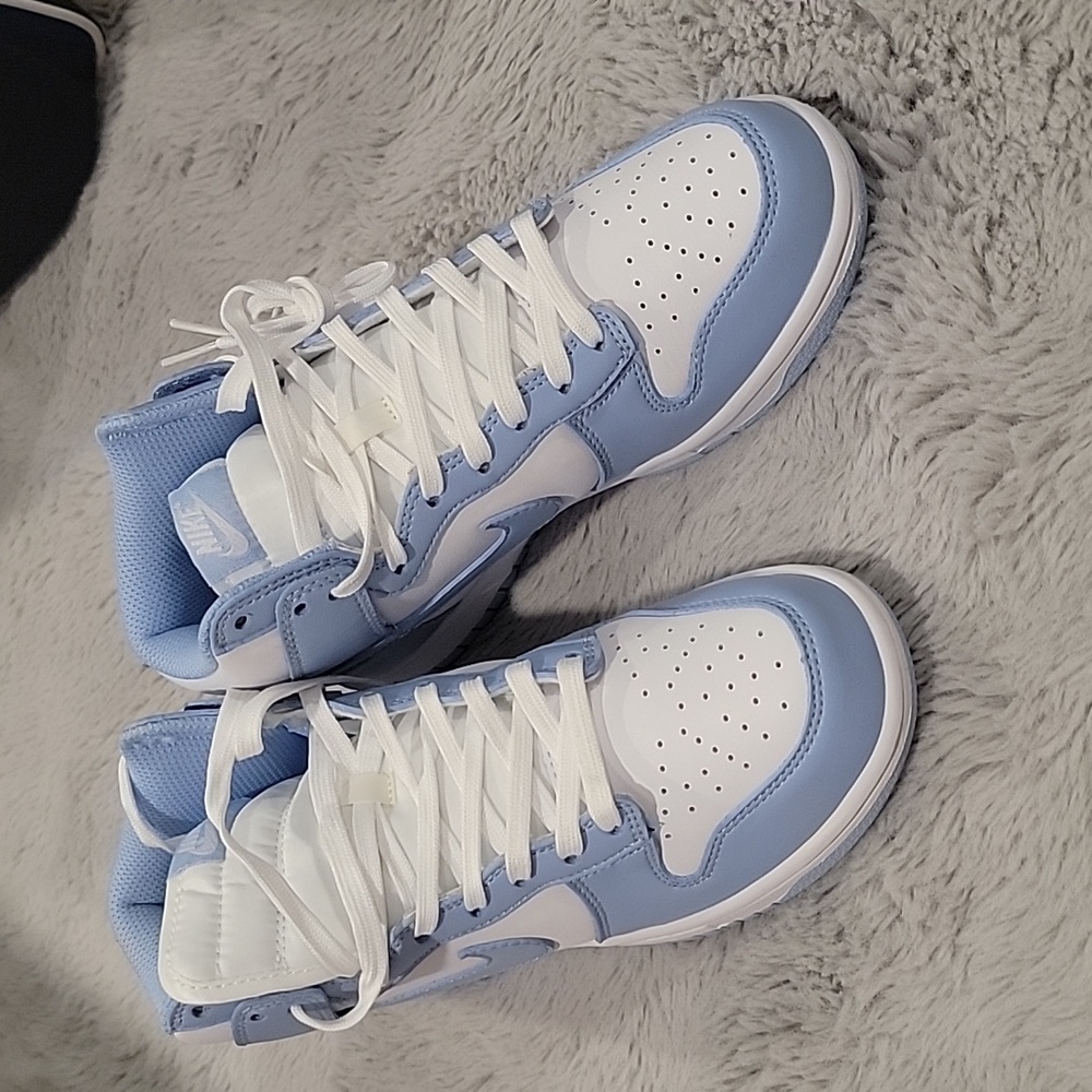 Women's size 6.5 Nike dunk high white/aluminized